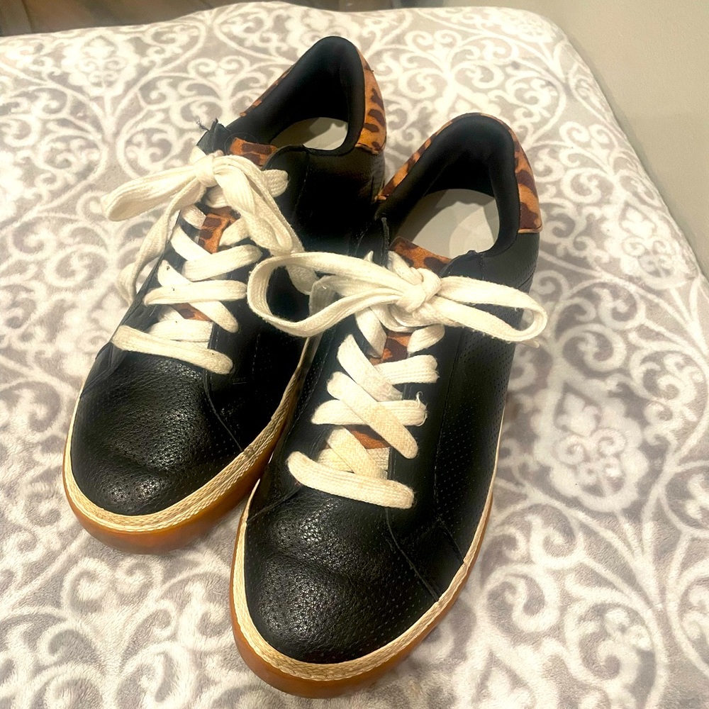 Womens size 7 cheetah print tennis shoes